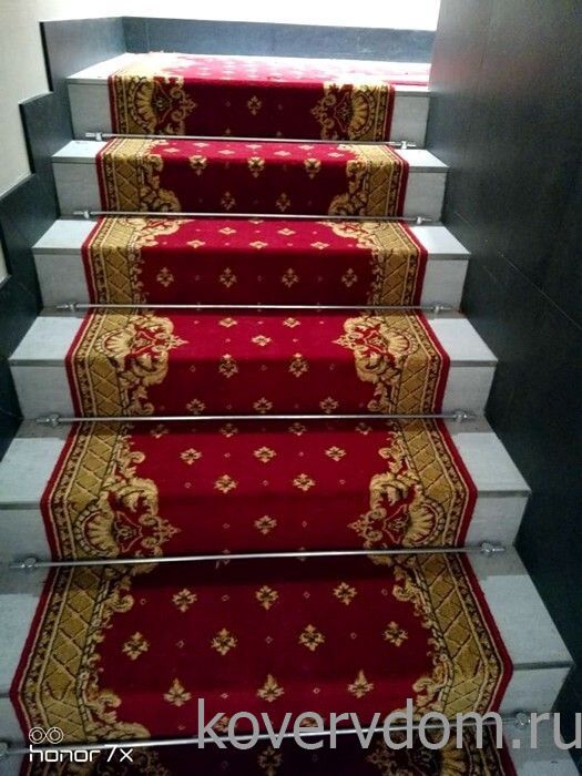 Ковровая дорожка шерстяная Floare красно-бордовая с укладкой на лестницу